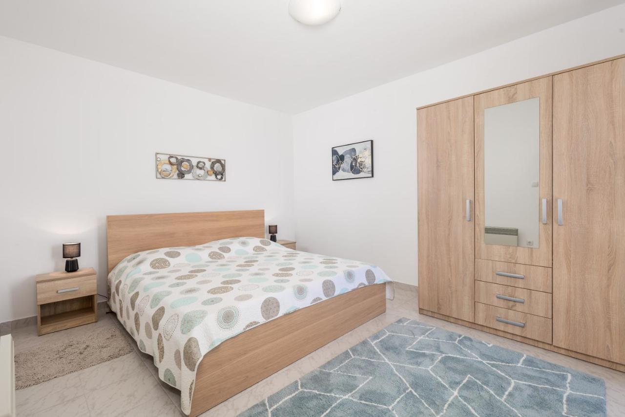 Apartments Vilma Опатия Екстериор снимка