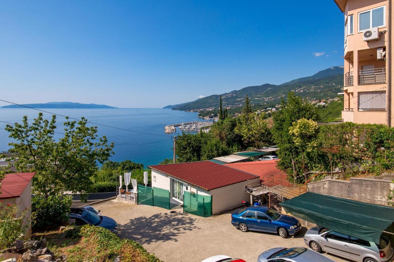 Apartments Vilma Опатия Екстериор снимка