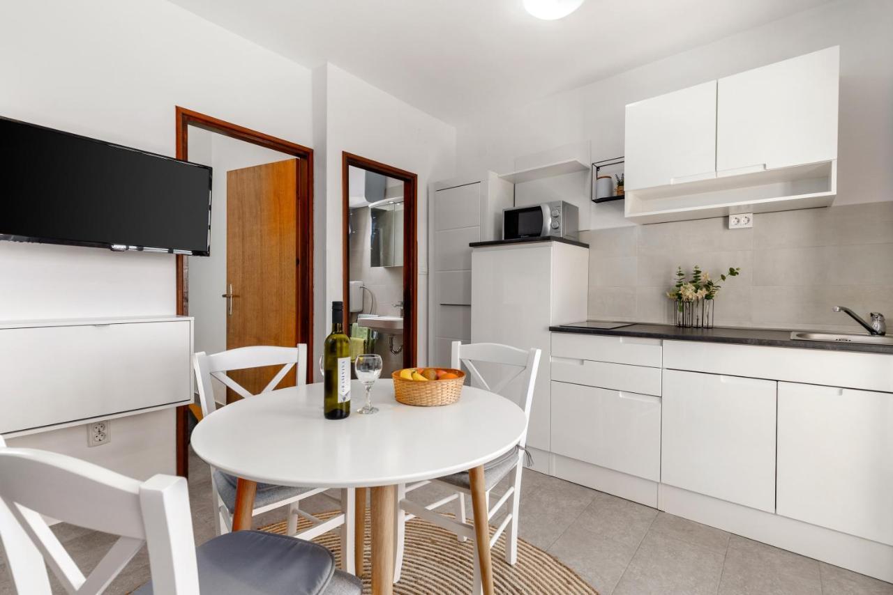 Apartments Vilma Опатия Екстериор снимка