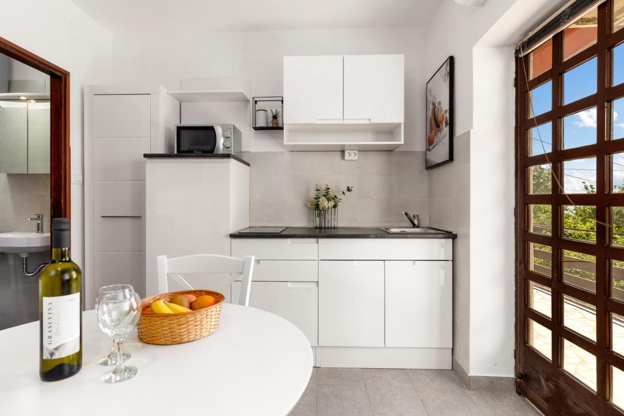 Apartments Vilma Опатия Екстериор снимка
