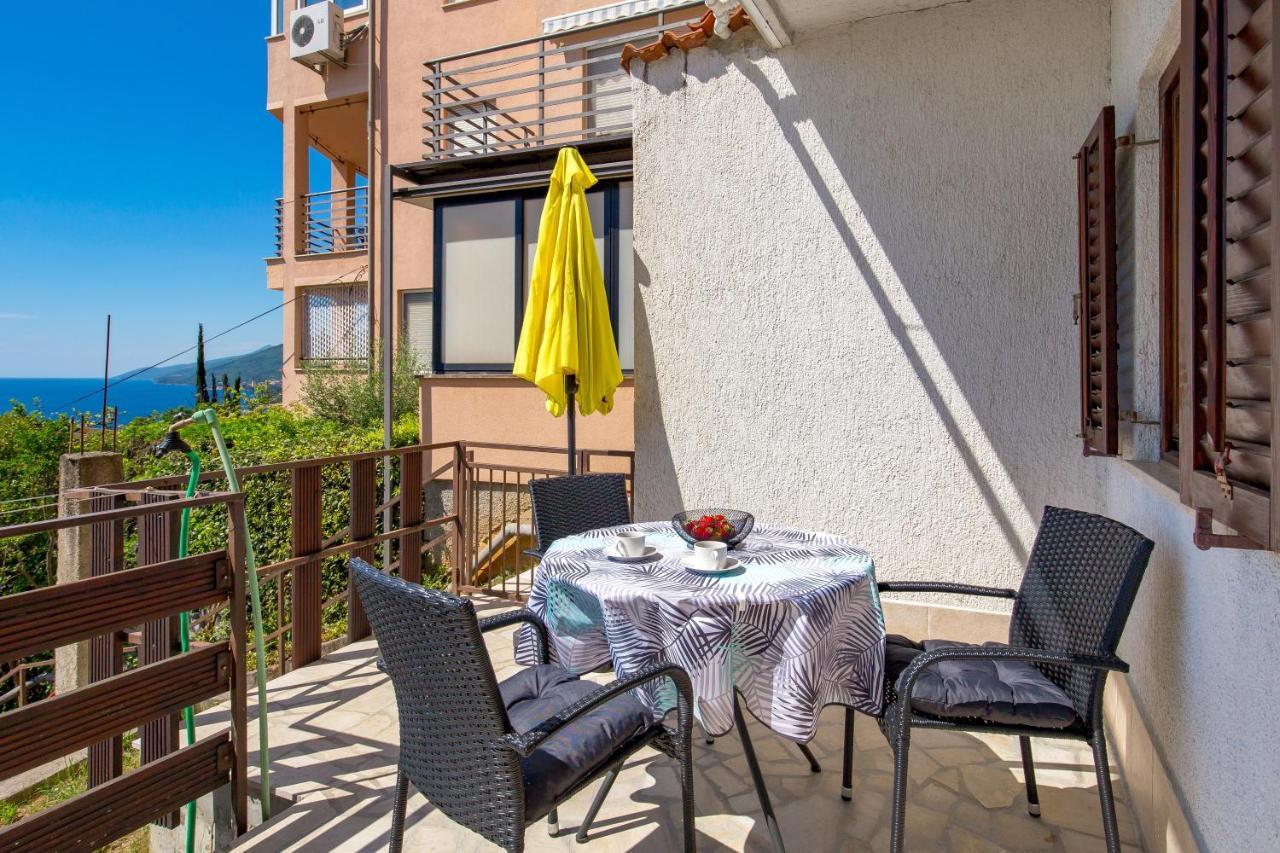 Apartments Vilma Опатия Екстериор снимка