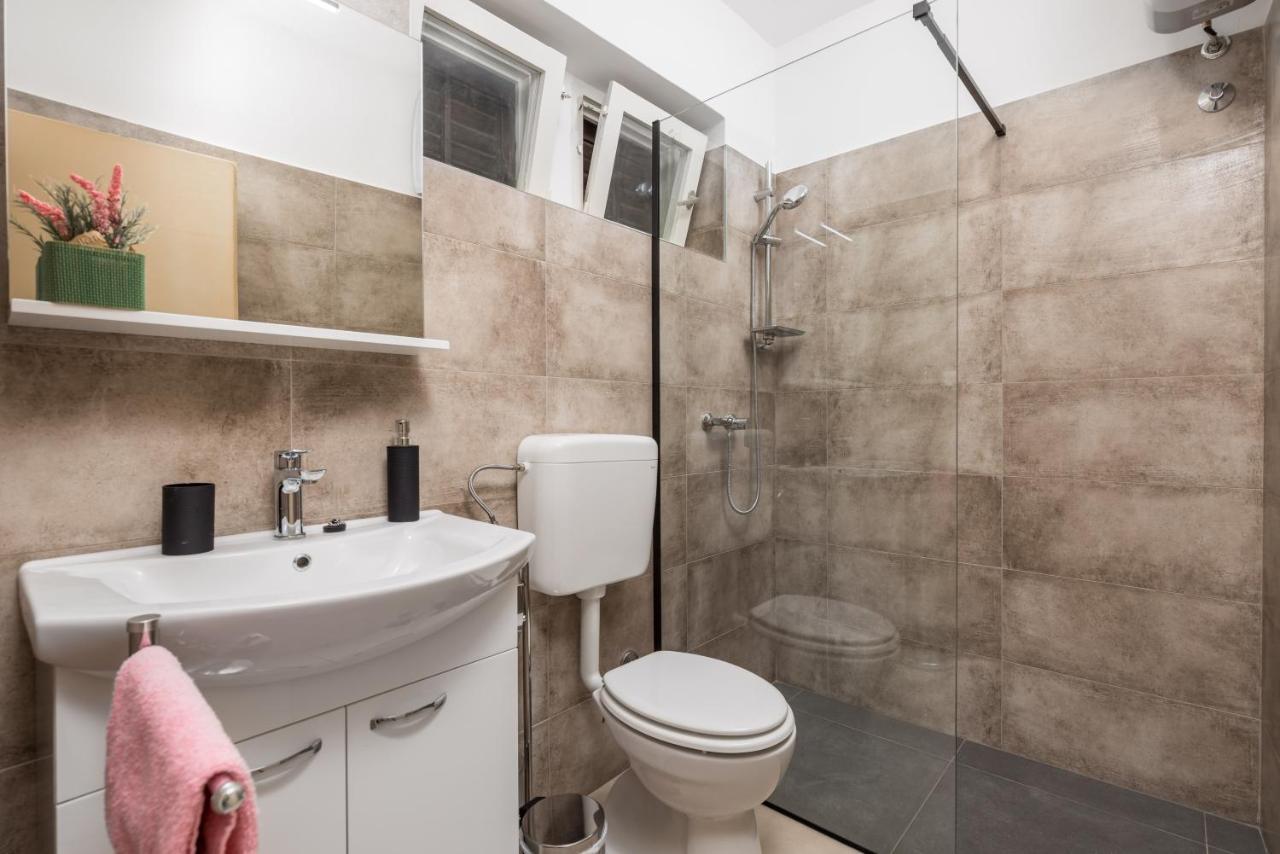 Apartments Vilma Опатия Екстериор снимка
